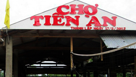 Pobladores de Quang Tri se únen para construir nuevo campo